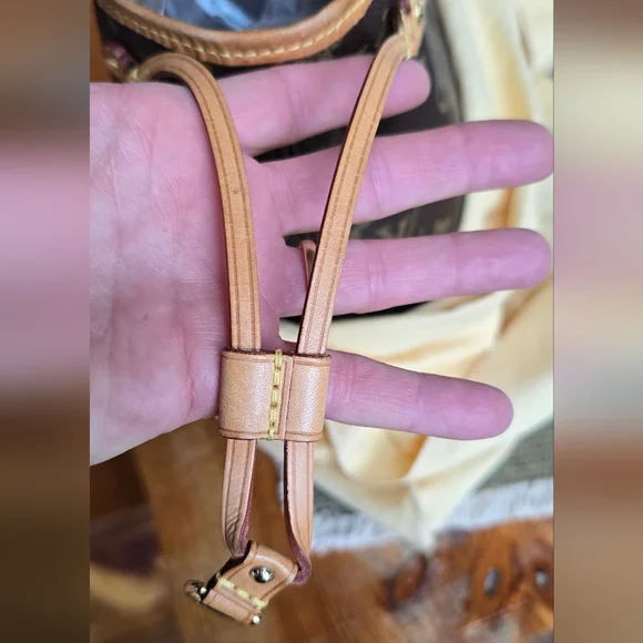 Louis Vuitton Brown Monogram Shoulder Bag - Picture 7 of 14